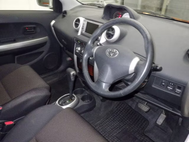 TOYOTA IST