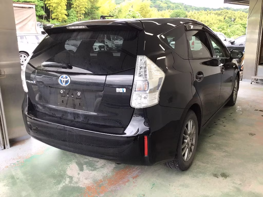 TOYOTA PRIUS ALPHA