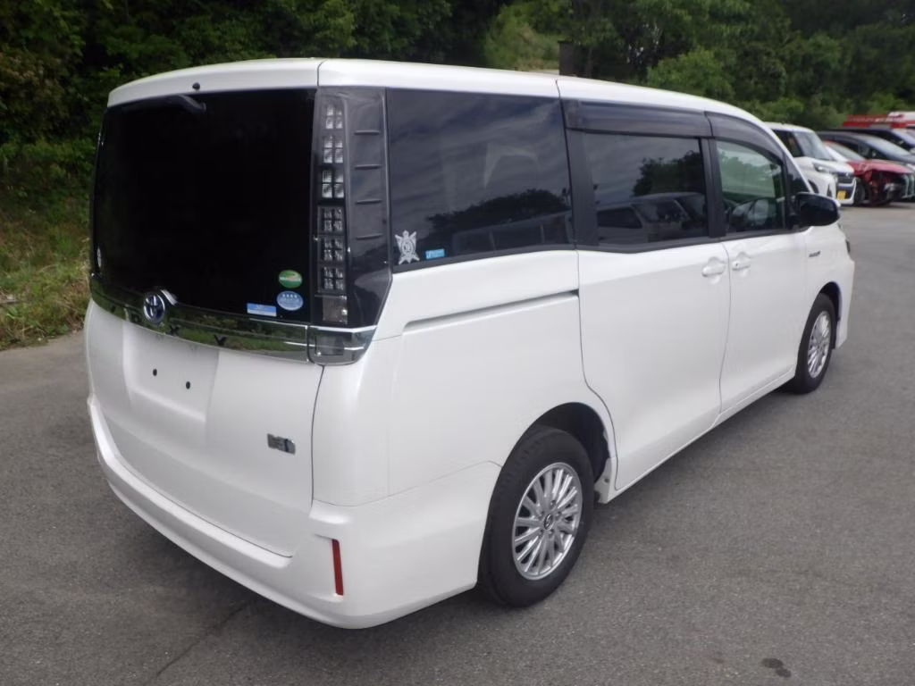 TOYOTA VOXY