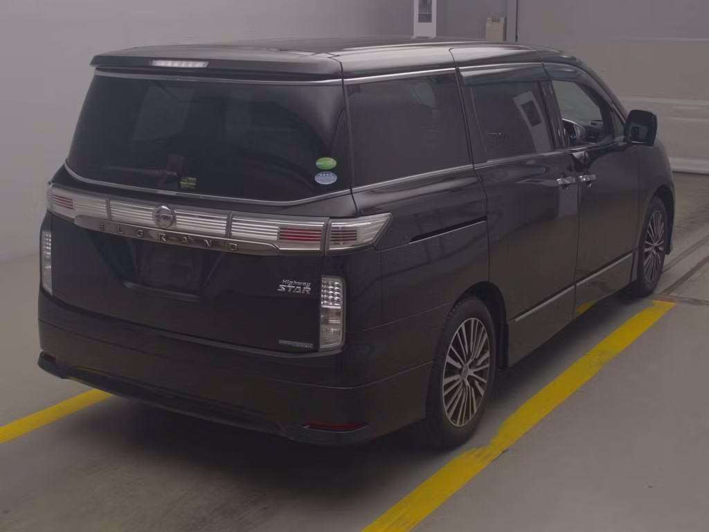 NISSAN ELGRAND