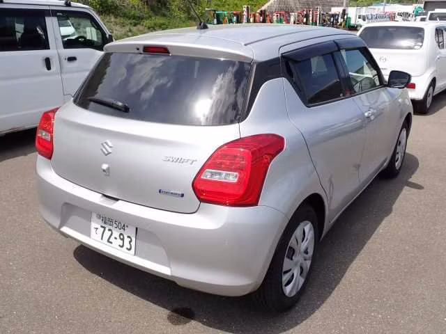 SUZUKI SWIFT