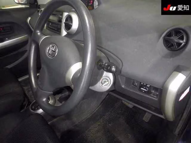 TOYOTA IST