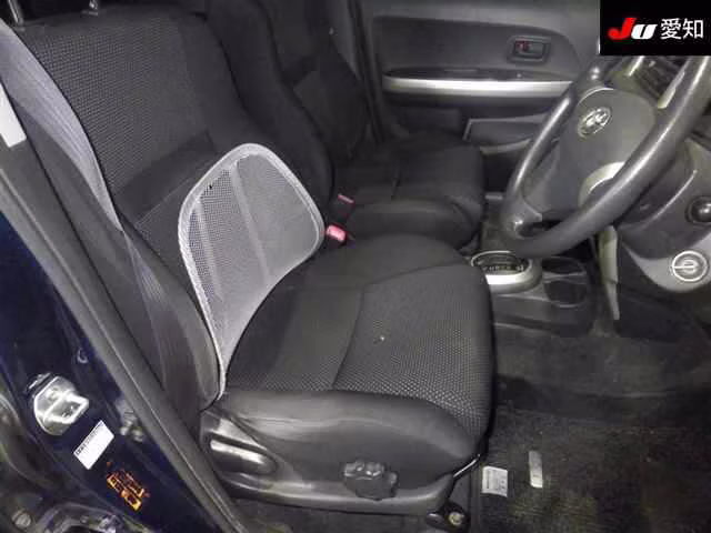 TOYOTA IST
