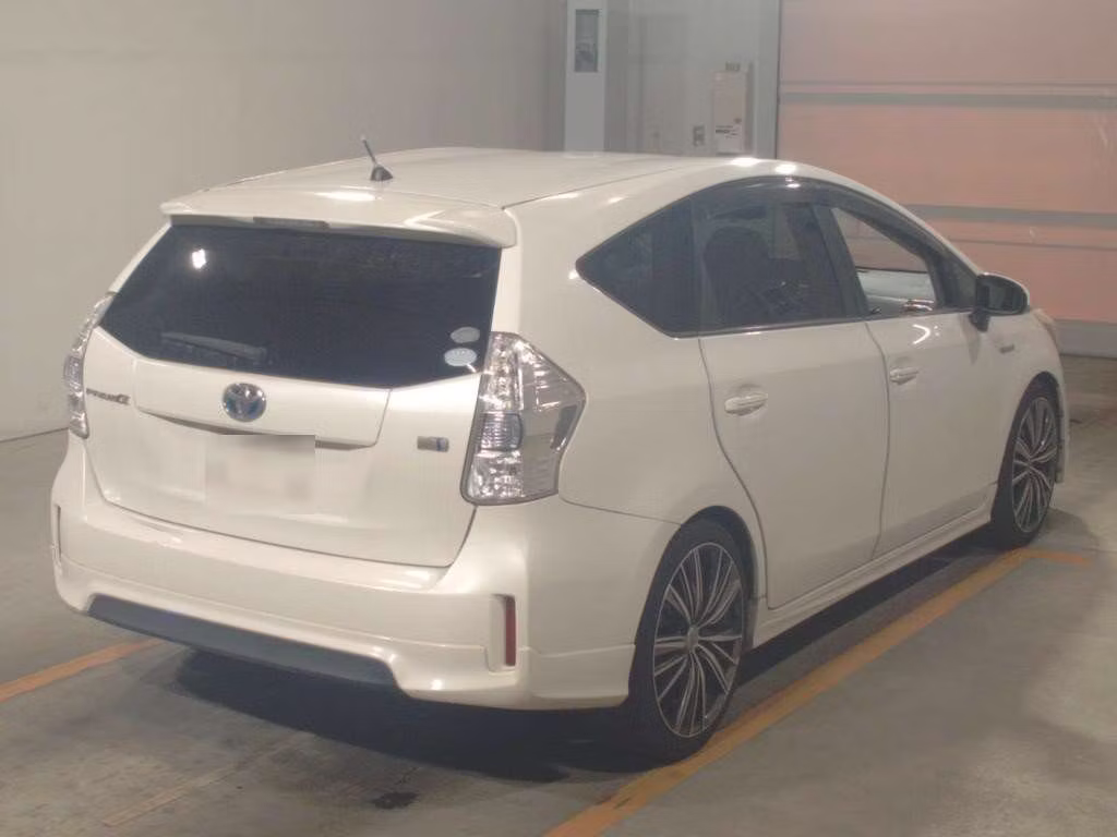 TOYOTA PRIUS ALPHA