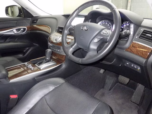 NISSAN FUGA