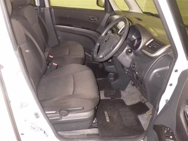 MITSUBISHI DELICA D:2