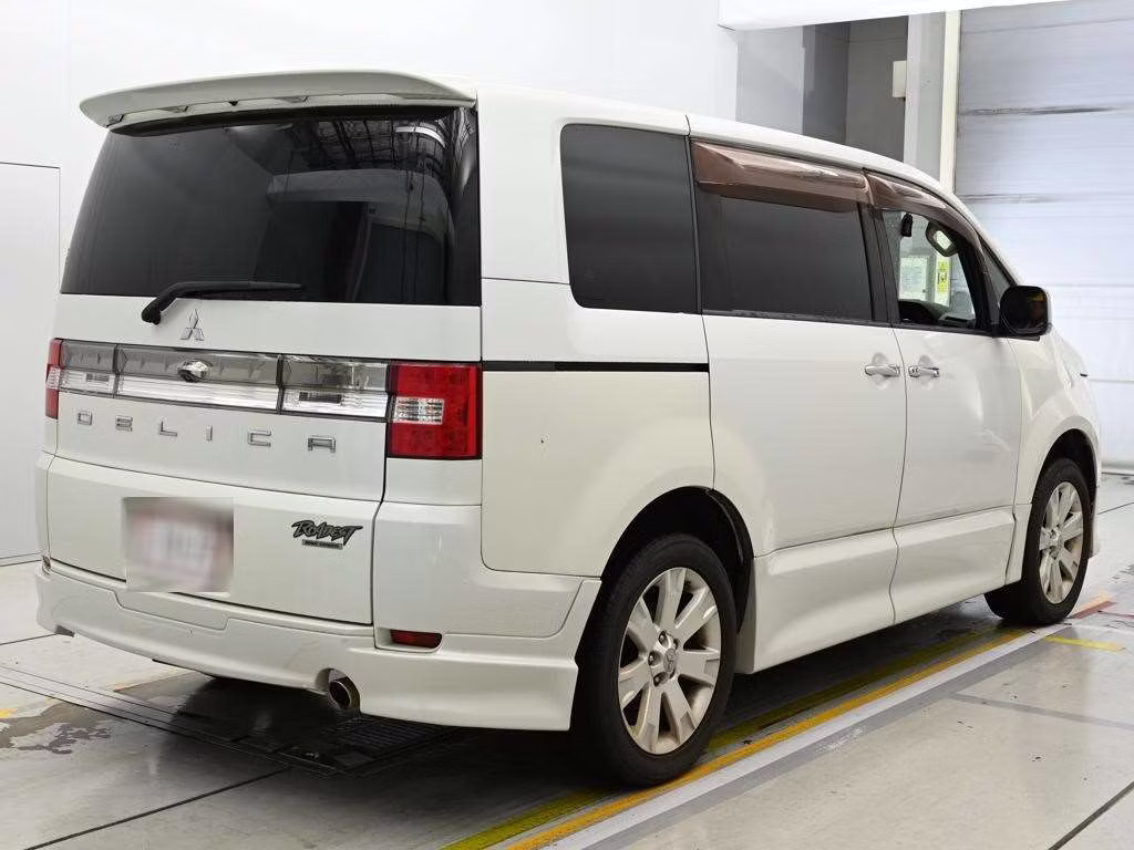 MITSUBISHI DELICA D:5