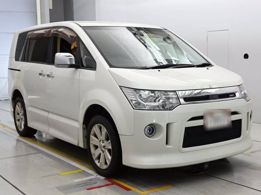 MITSUBISHI DELICA D:5