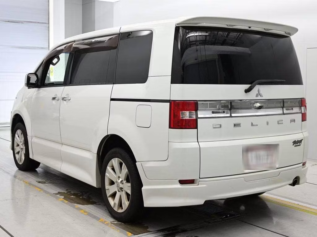 MITSUBISHI DELICA D:5