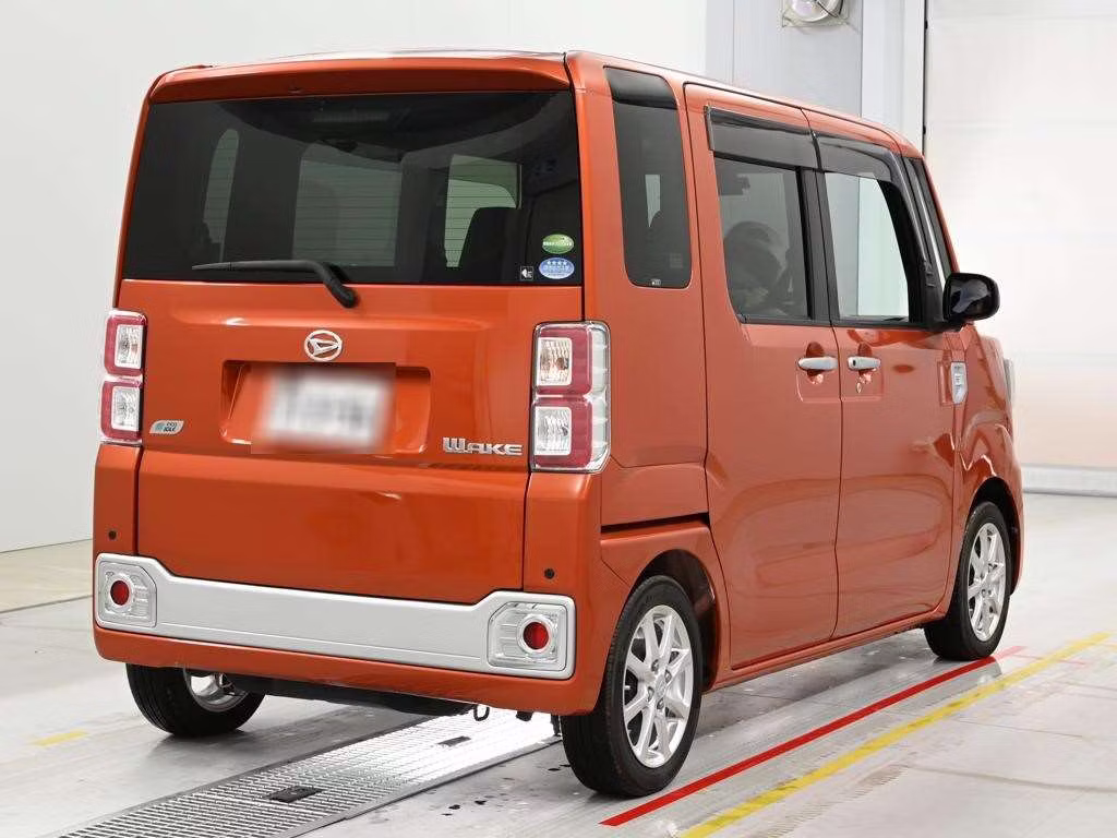 DAIHATSU WAKE