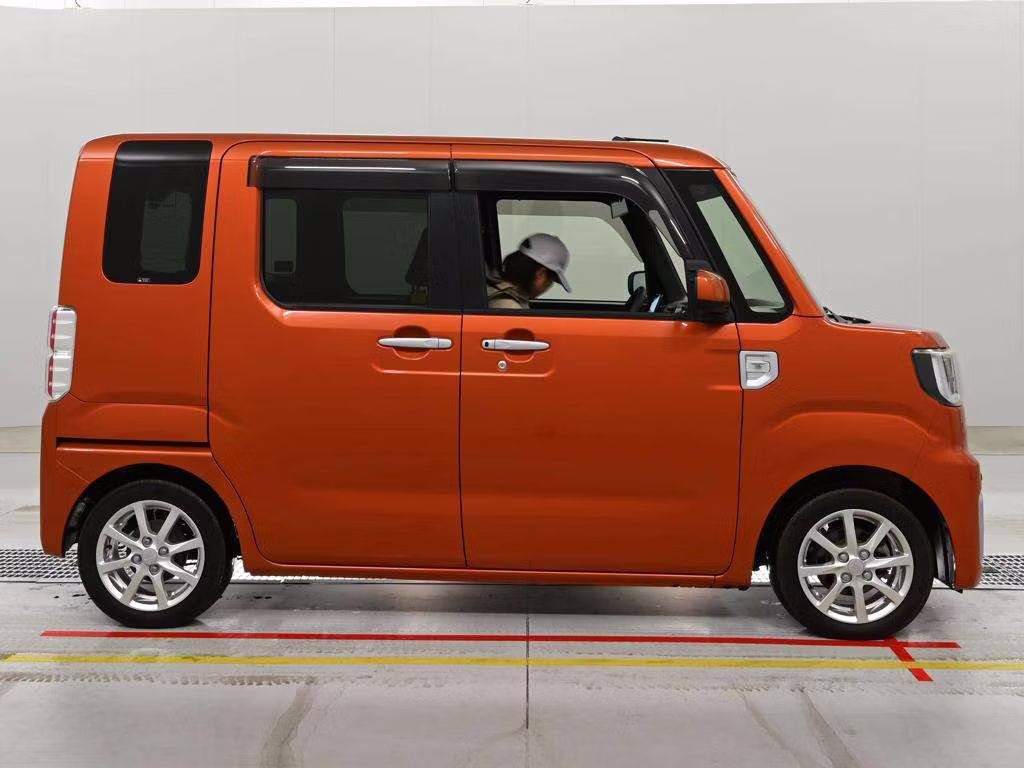 DAIHATSU WAKE