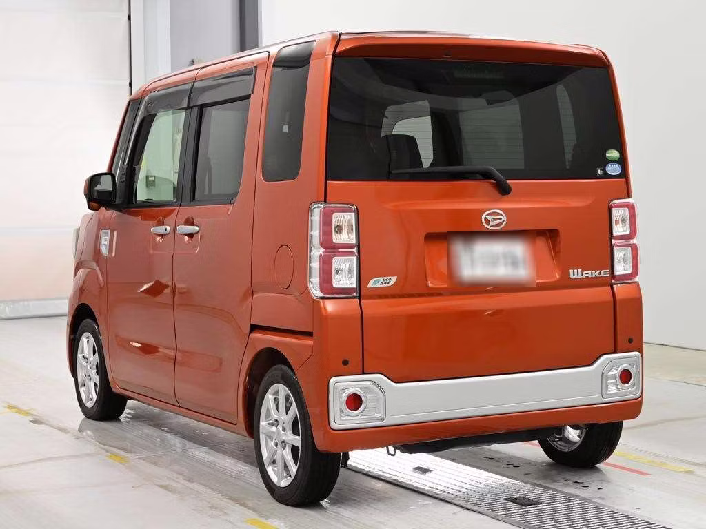 DAIHATSU WAKE