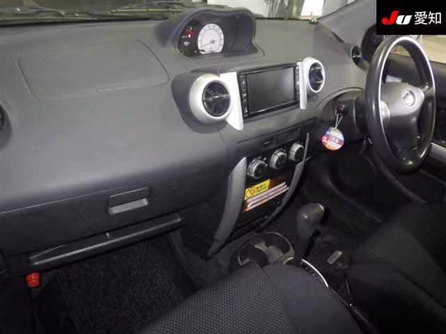 TOYOTA IST