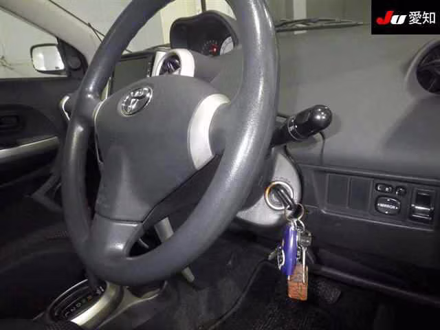 TOYOTA IST