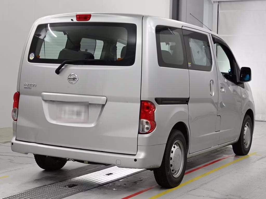 NISSAN NV200