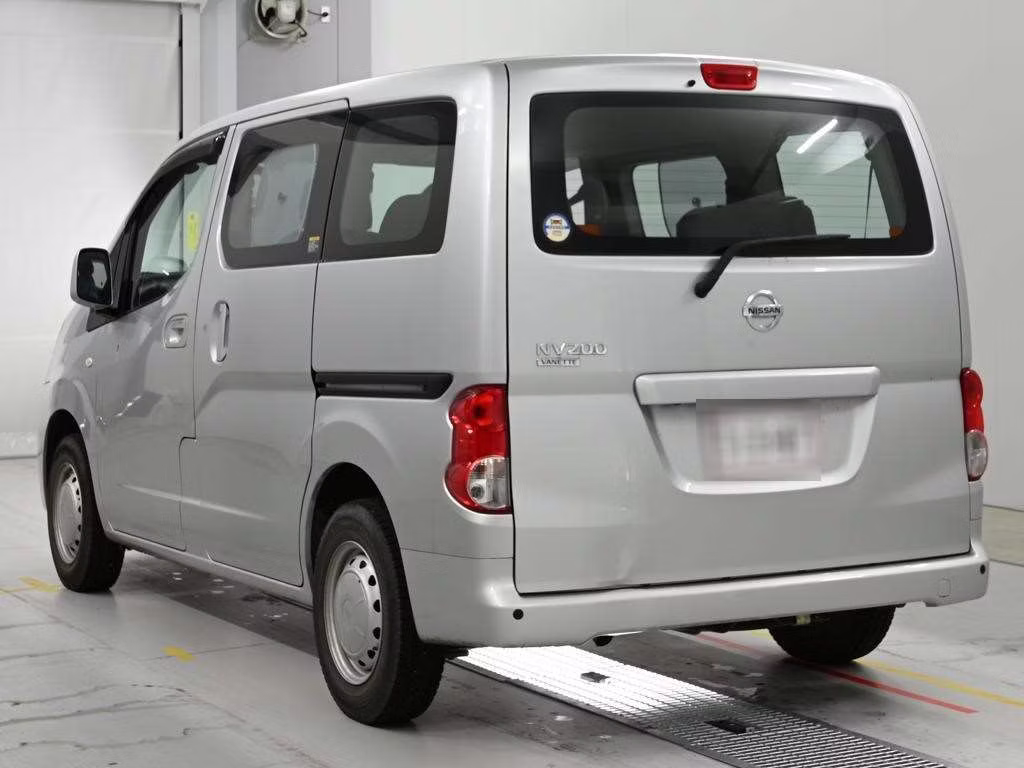 NISSAN NV200