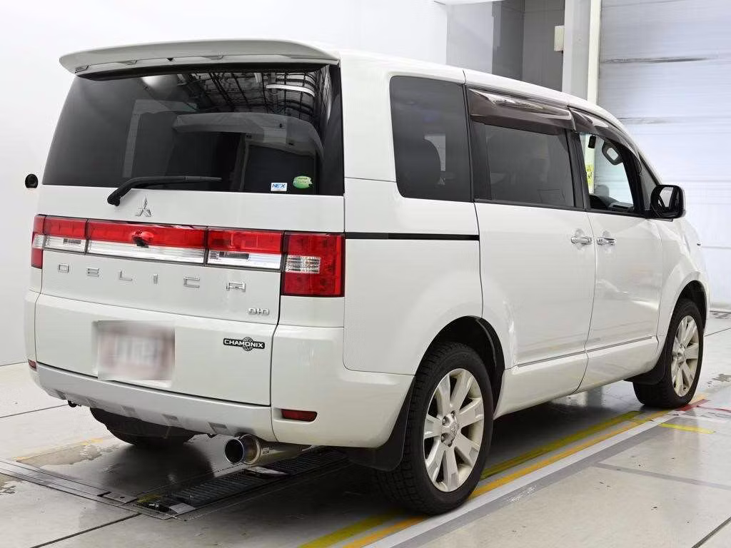 MITSUBISHI DELICA D:5