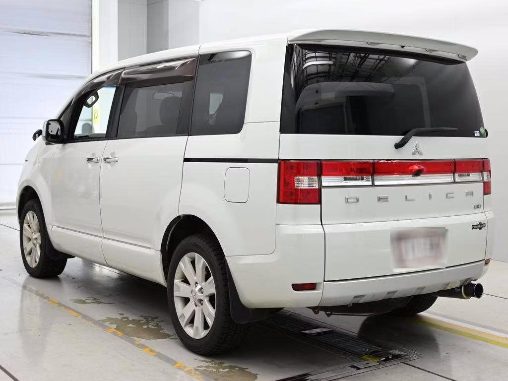MITSUBISHI DELICA D:5
