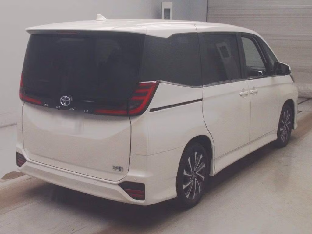 TOYOTA NOAH