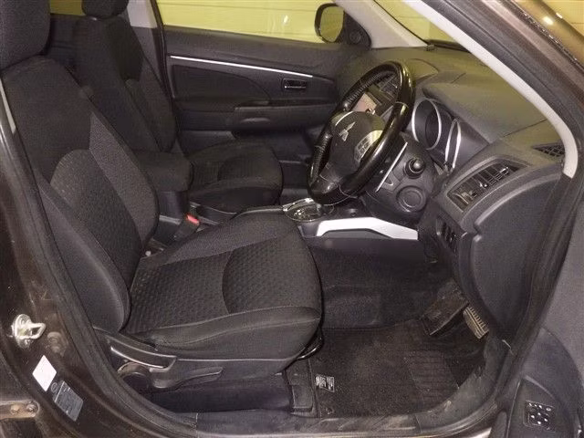 MITSUBISHI RVR