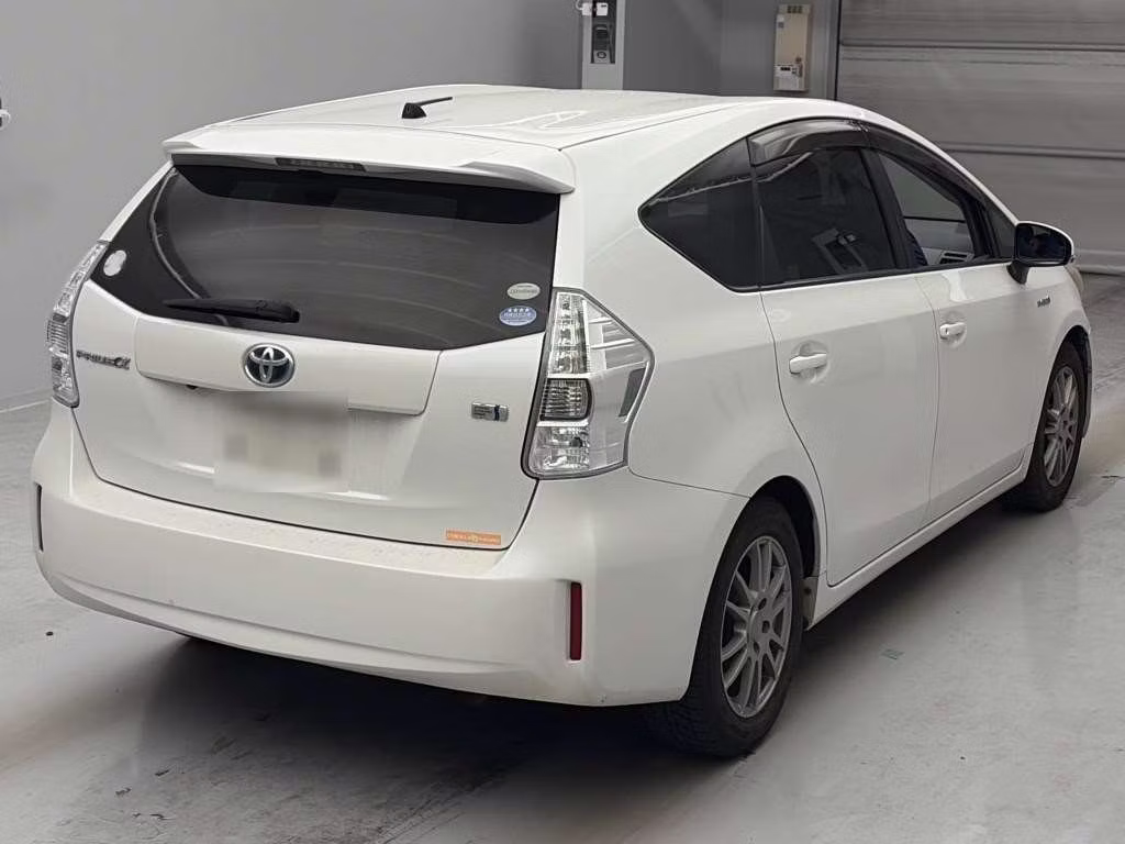 TOYOTA PRIUS ALPHA