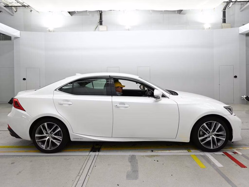 LEXUS IS300H