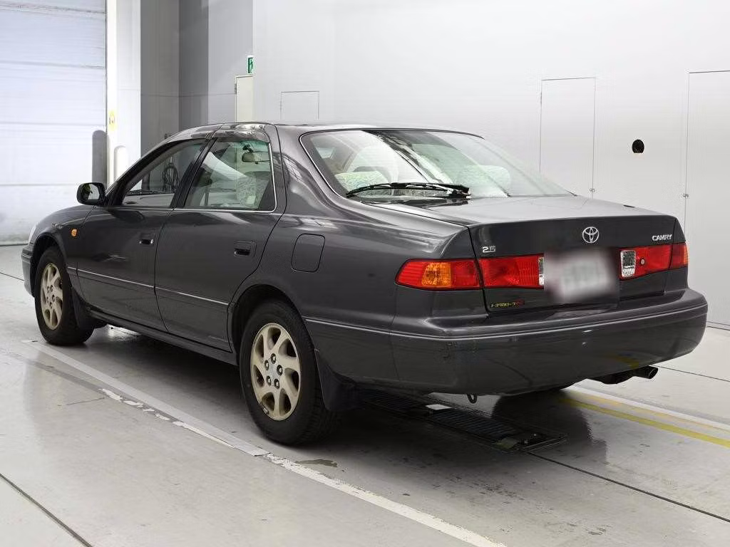 TOYOTA CAMRY