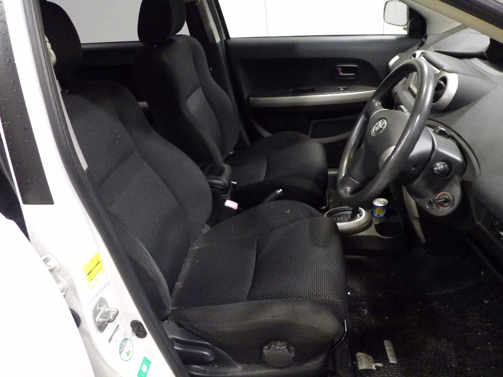 TOYOTA IST
