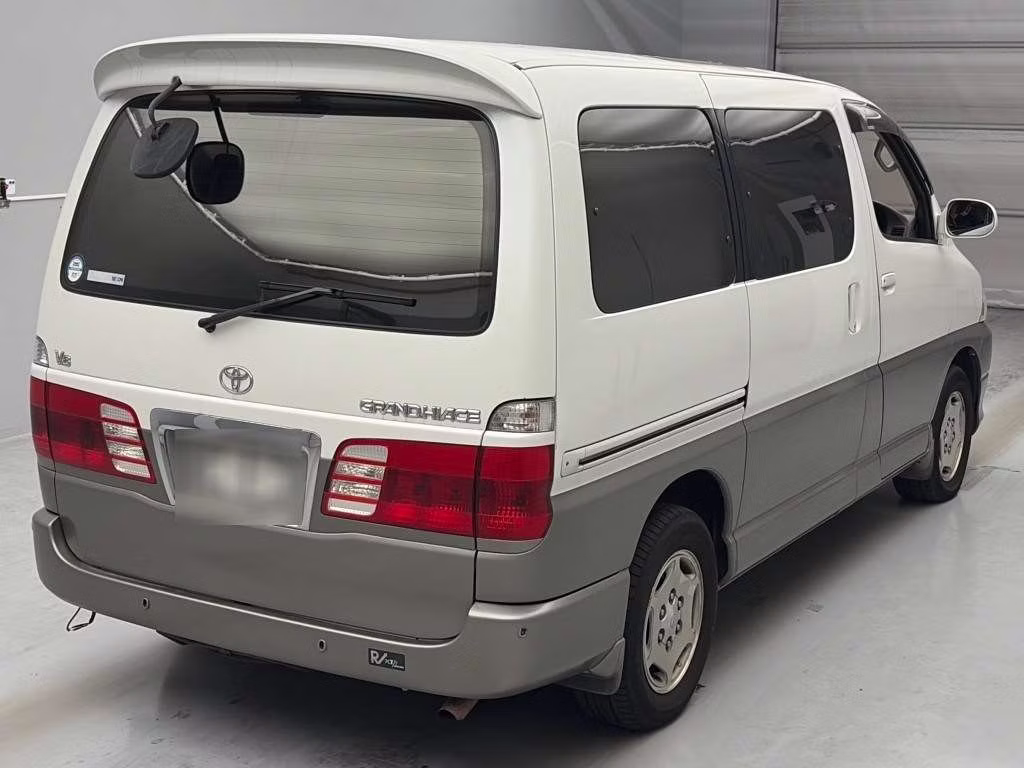 TOYOTA GRAND HIACE