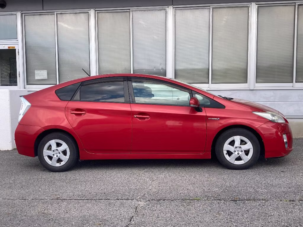 TOYOTA PRIUS
