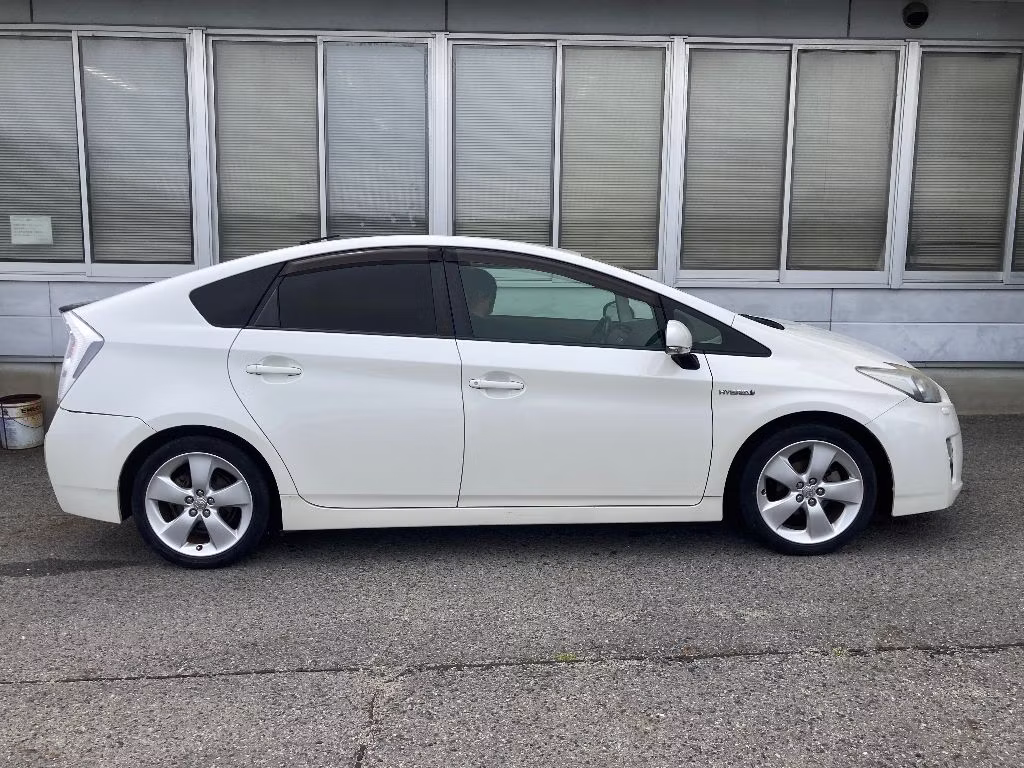 TOYOTA PRIUS