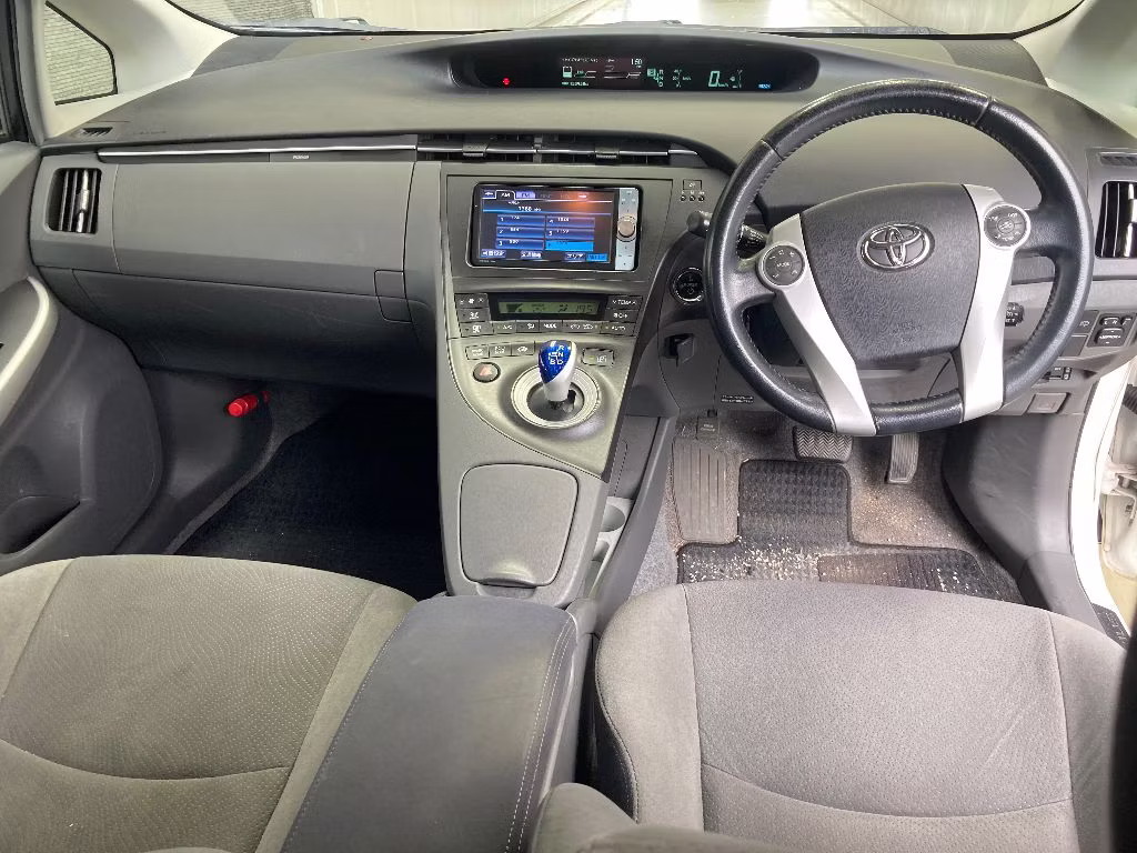 TOYOTA PRIUS