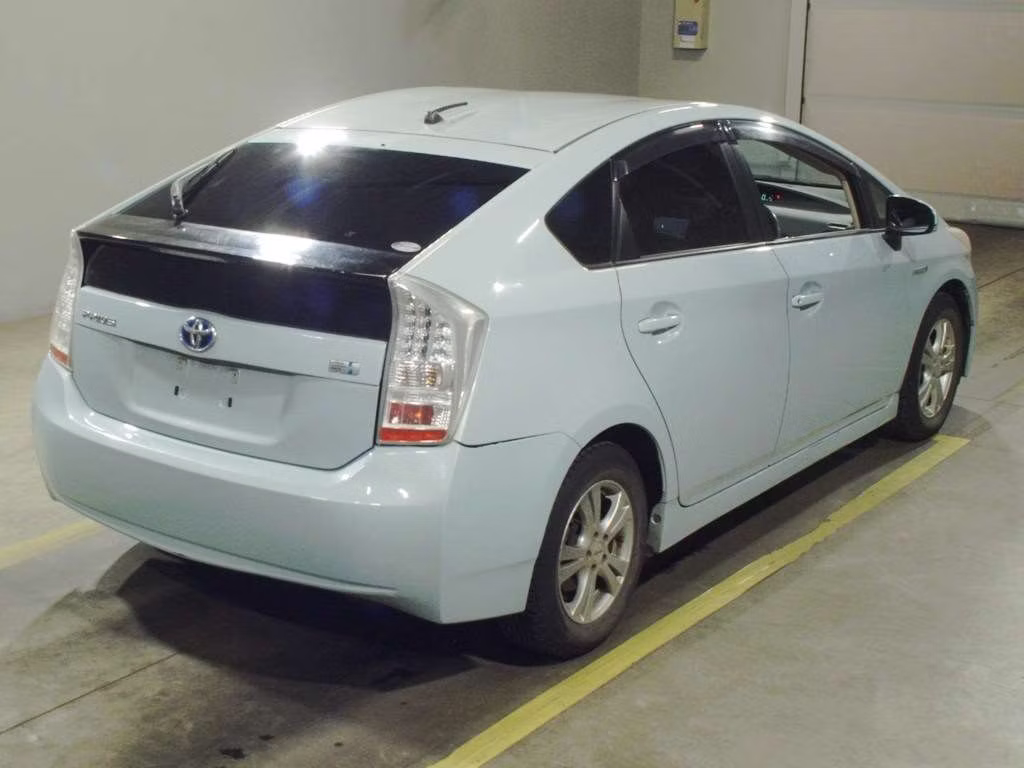 TOYOTA PRIUS
