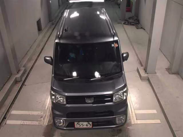 DAIHATSU WAKE