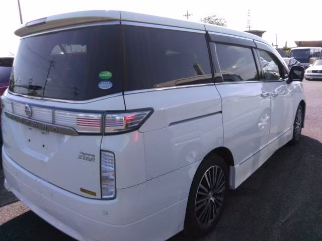 NISSAN ELGRAND