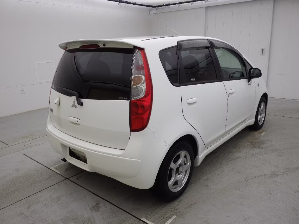 MITSUBISHI COLT