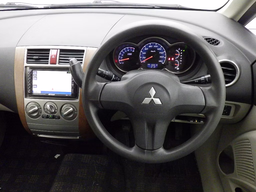 MITSUBISHI COLT