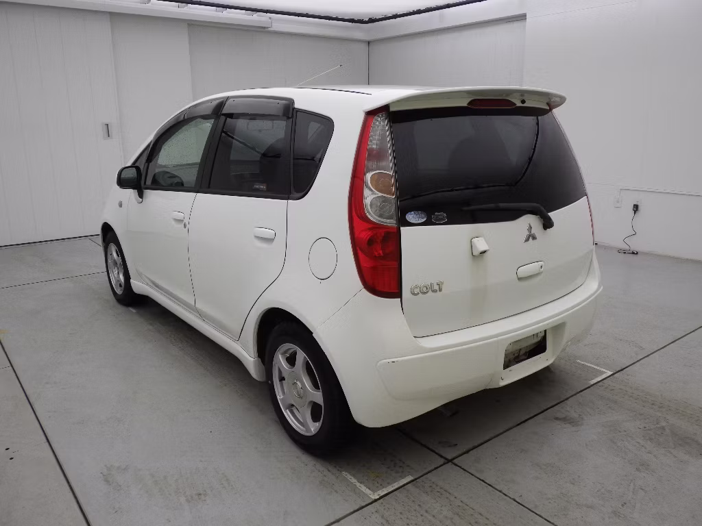 MITSUBISHI COLT