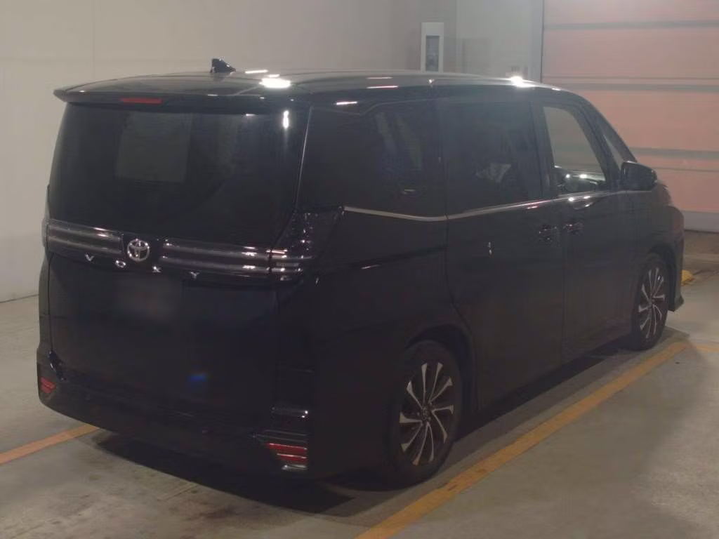 TOYOTA VOXY