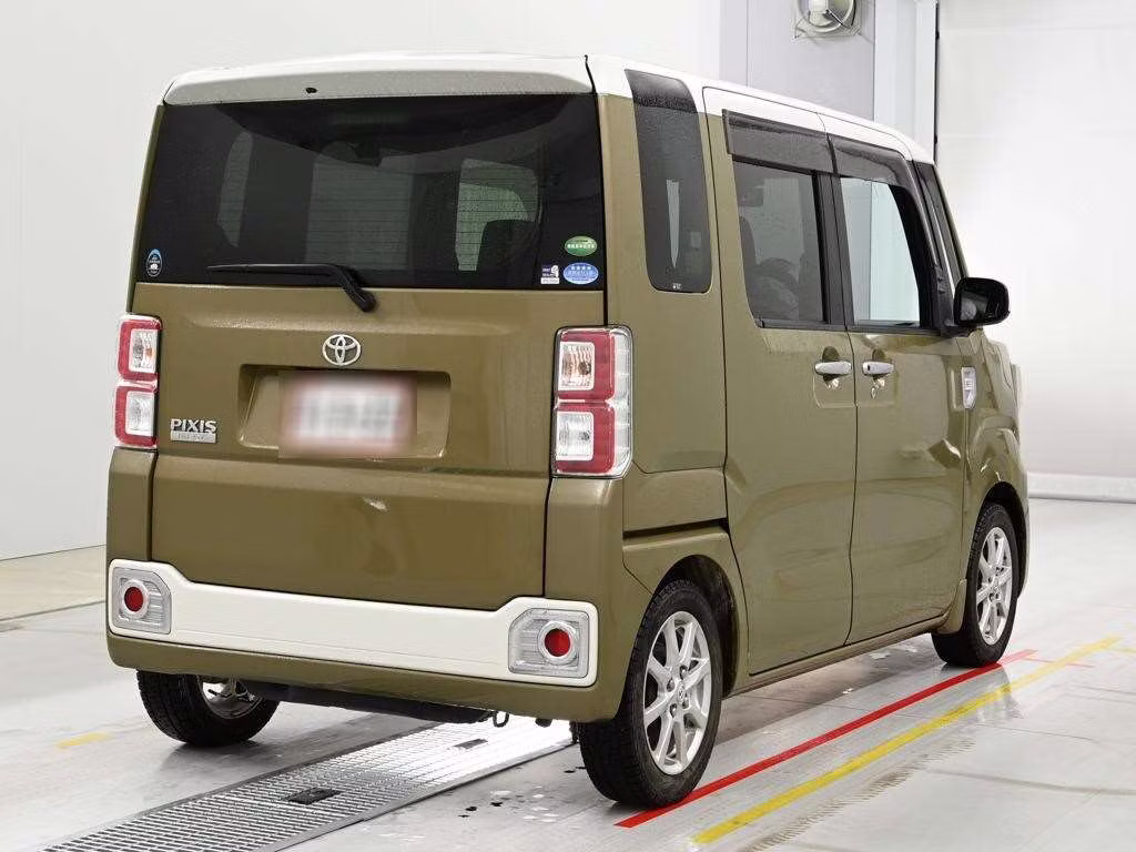 TOYOTA PIXIS MEGA