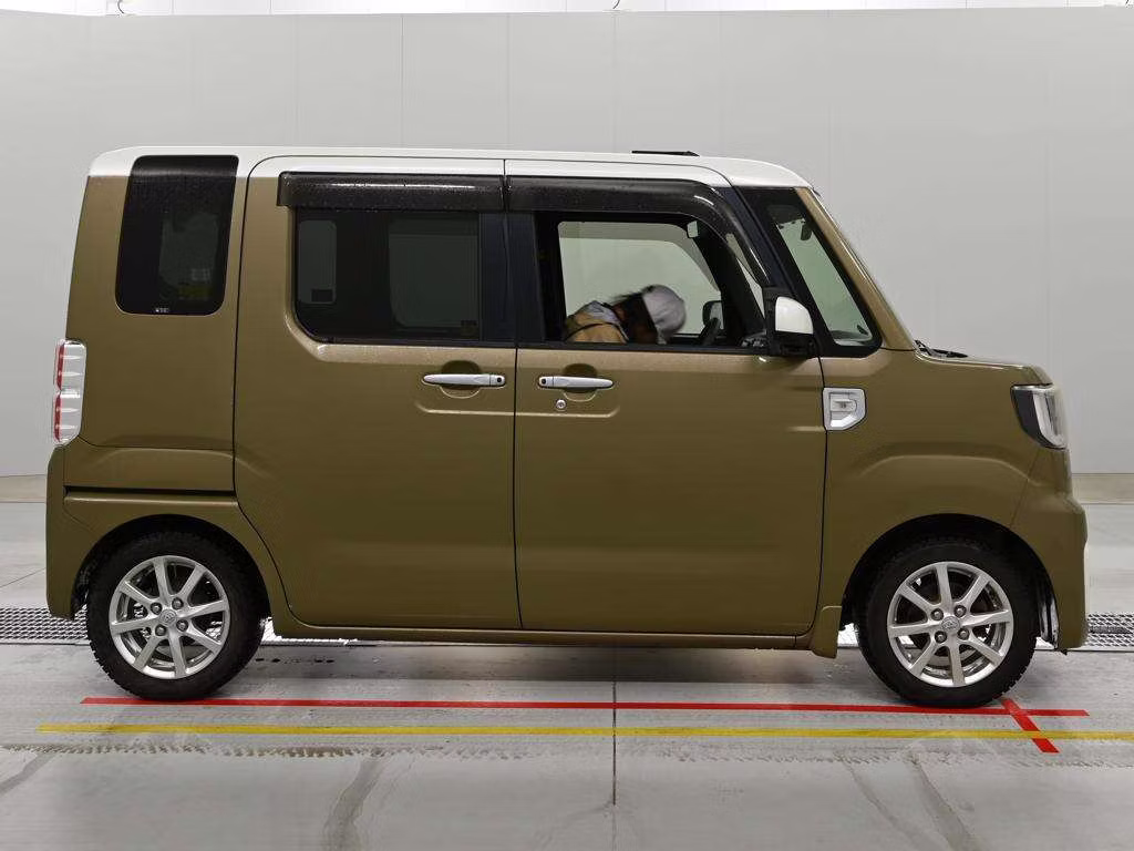 TOYOTA PIXIS MEGA