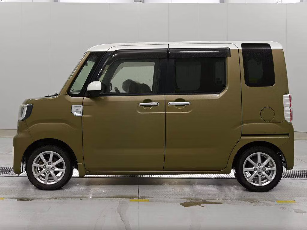 TOYOTA PIXIS MEGA