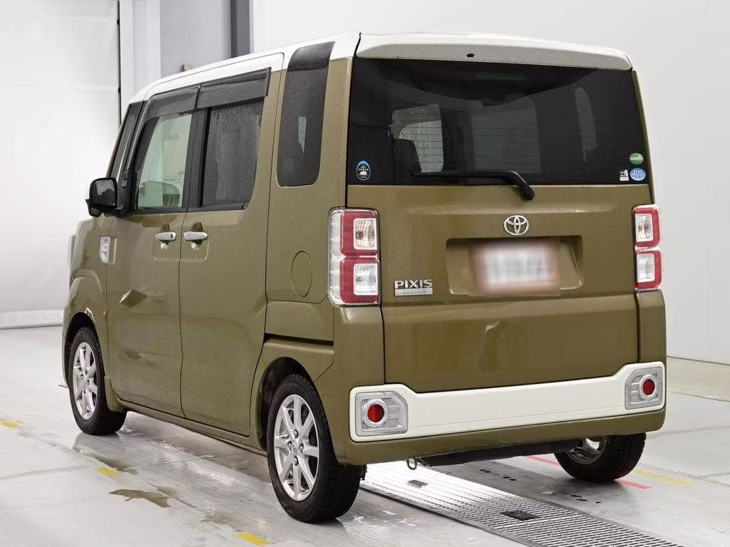 TOYOTA PIXIS MEGA