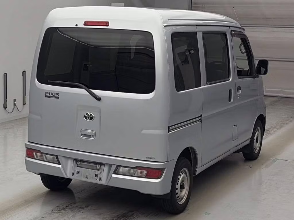 TOYOTA PIXIS VAN