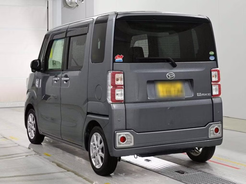 DAIHATSU WAKE