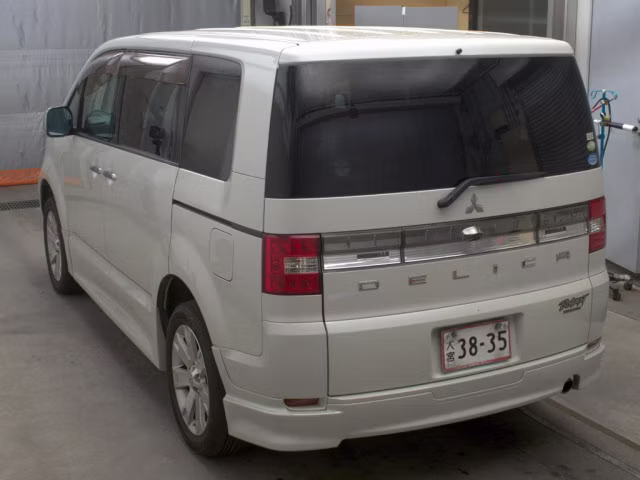 MITSUBISHI DELICA D:5