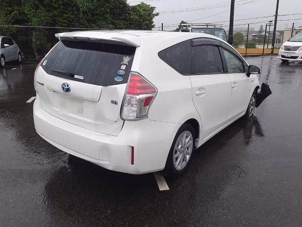 TOYOTA PRIUS ALPHA