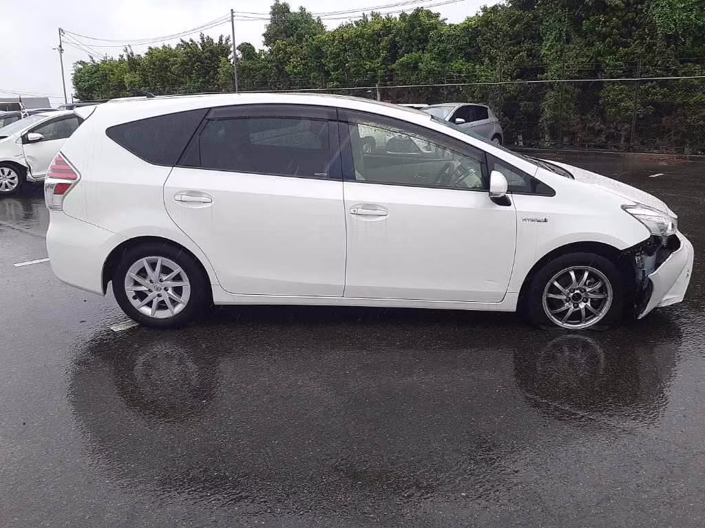 TOYOTA PRIUS ALPHA