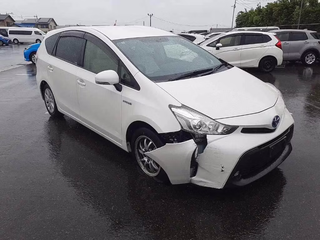 TOYOTA PRIUS ALPHA