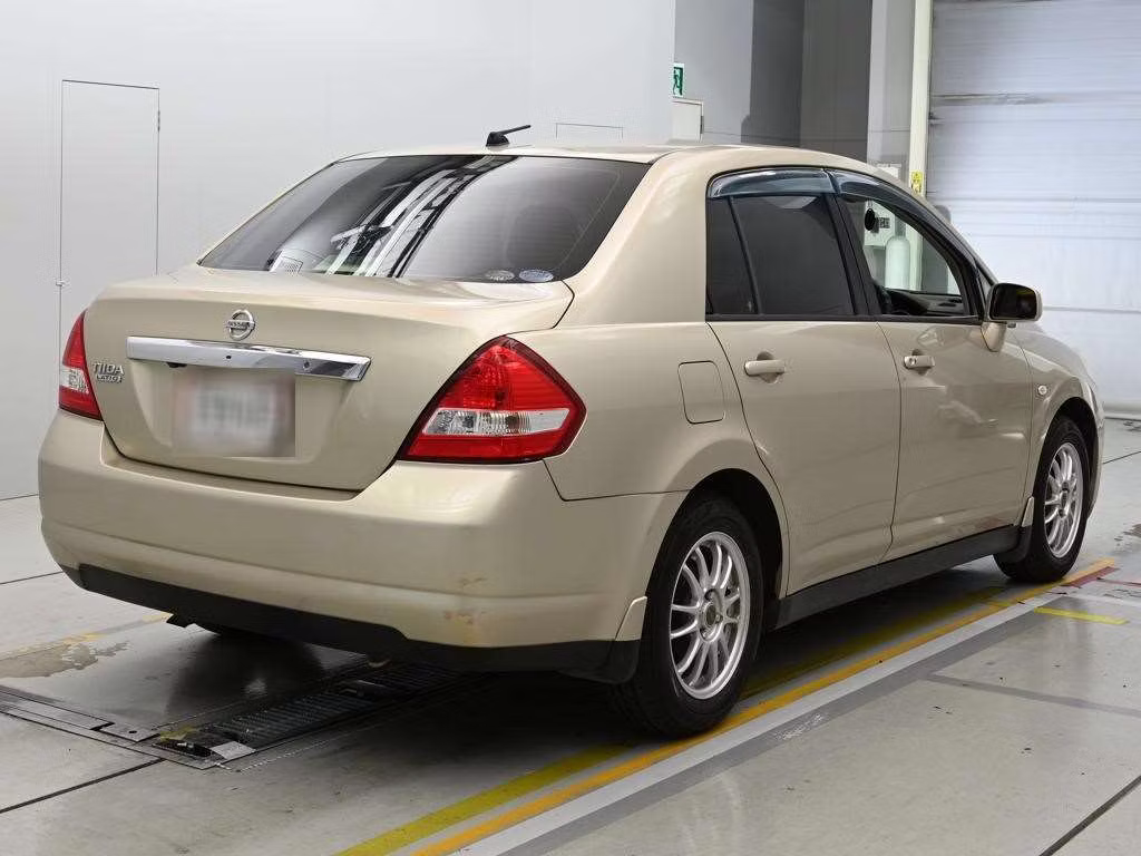 NISSAN TIIDA LATIO
